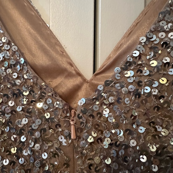 Mac Duggal Sequined Gold/Rose Dress size 8. - Picture 9 of 10